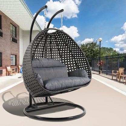 LeisureMod Fauteuil suspendu œuf 2 places avec support - Balançoire / hamac de patio en rotin osier pour extérieur/intérieur avec coussins