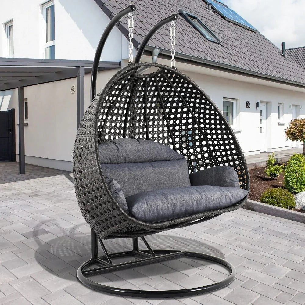 LeisureMod Fauteuil suspendu œuf 2 places avec support - Balançoire / hamac de patio en rotin osier pour extérieur/intérieur avec coussins