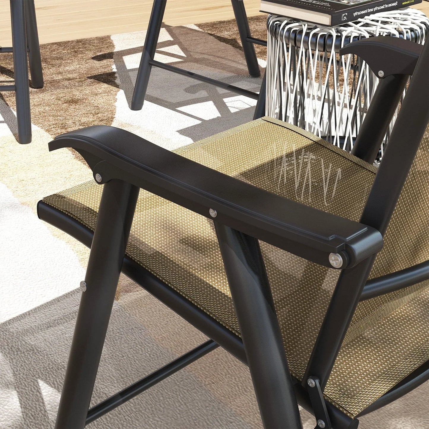 Lot de 4 chaises pliantes Outsunny au design simple et élégant, confortables pour la terrasse, le jardin et les voyages