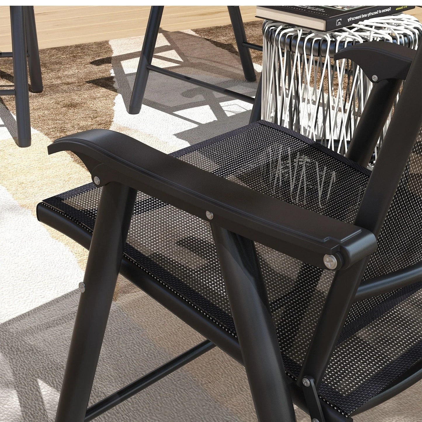 Lot de 4 chaises pliantes Outsunny au design simple et élégant, confortables pour la terrasse, le jardin et les voyages