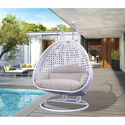 LeisureMod Fauteuil suspendu œuf 2 places avec support - Balançoire / hamac de patio en rotin osier pour extérieur/intérieur avec coussins
